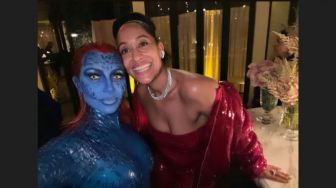 Cosplay Jadi Mystique, Kim Kardashian Ternyata Salah Kostum Saat Hadir di Pesta Ultah