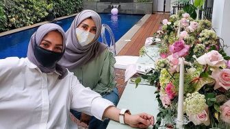 Besan Rasa Bestie, 5 Momen Kedekatan Mama Rieta dan Mama Amy