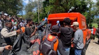 Misteri Mayat Pria di Kali Pikhe Wamena, Polisi Temukan Foto & Daun Ganja