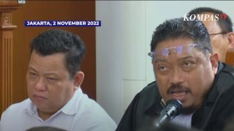 Kuat Maruf Beri Tatapan Tajam ke Adik Brigadir J, Ketika Pengacara Konfirmasi soal Nomor HP