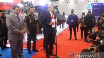 Jokowi Tinjau Indo Defence 2022 Expo: Perkembangan Industri Pertahanan Kita Bagus Sekali