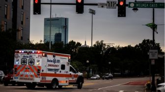 Unit Ambulans dan Mobil Operasional Berangkat Bersama Tenaga Medis Pemkot Tangerang Bantu Korban Gempa Cianjur