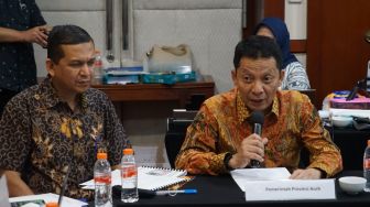 Pj Gubernur Aceh Presentasikan Uji Publik Keterbukaan Informasi