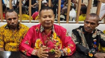 Penyidik KPK Hentikan Pemeriksaan Terhadap Gubernur Papua Lukas Enembe