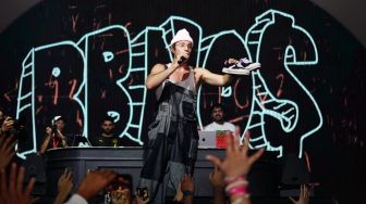 bbno$ Pelantun Edamame Sukses Gelar Konser di Jakarta, sampai Lempar Sepatu ke Penonton