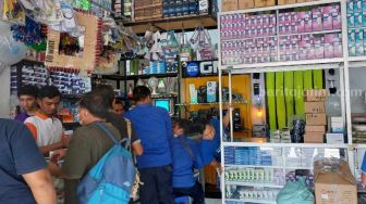 Orang Lamongan Antre STB TV, Toko Elektronik Sampai Kehabisa Stok