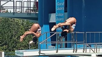 Porprov XIV 2022, Dua Atlet Loncat Indah Kabupaten Garut Raih Emas Pertama