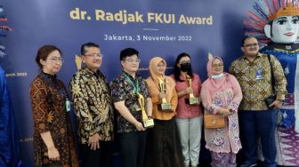 Beri Penghargaan untuk Mahasiswa, Dekan FKUI Tantang Peneliti Kesehatan Indonesia Bisa Raih Nobel: