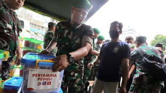 Dukung Kemanunggalan TNI dengan Masyarakat, Pertamina Bagikan 5.000 Paket Sembako pada HUT ke-77 TNI