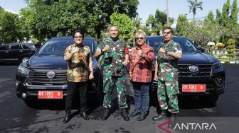 Dukung Pengamanan KTT G20 Bali, Pemkab Badung Serahkan Kendaraan Operasional untuk TNI/Polri