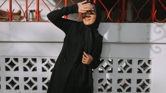 Sering Disebut Enggak Modis karena Pakai Hijab? Coba 5 Tips Ini!