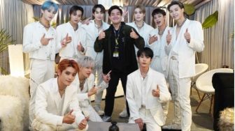 Bikin Konten Bareng, NCT 127 Dapat Kemeja Batik dari Jerome Polin