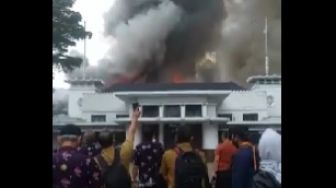 Gedung Balai Kota Bandung Kebakaran: Masih Ada yang di Dalem Tuh