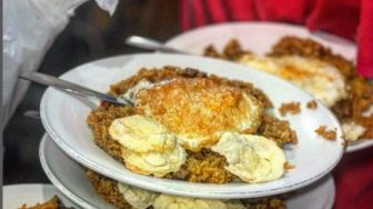 9 Rekomendasi Nasi Goreng Enak di Kota Jogja, Ada yang Warnanya Merah hingga Bikin Presiden Jokowi Kesengsem