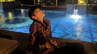 10 Potret Idol K-Pop Pakai Batik, Bangga Gunakan Warisan Budaya Asli Indonesia