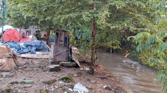 Mimpi Warga Srengseng Jakbar Miliki Turap, Jemu Jadi Langganan Banjir