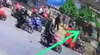 Duh! Diduga Pendekar Perguruan Silat Terekam CCTV Berantem di Jalanan Kediri