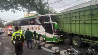 Kecelakaan Bus vs Truk di Ringroad Selatan, Satu Orang Meninggal Dunia di Tempat