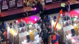 Aksi Emak-Emak Lempar Benda Ini ke Peserta Dance KPop Banjir Kecaman, Netizen: Salahnya Dimana Sih Mak?