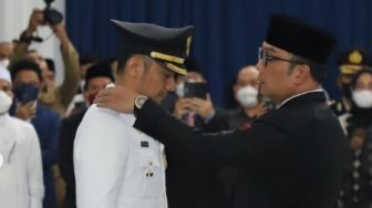 Hengky Kurniawan Resmi Dilantik Jadi Bupati Bandung Barat Definitif