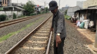 'Kereta Datang Dia Malah Lompat' Detik-Detik Pria Tewas Tabrakan Diri ke KRL di Rawa Buaya