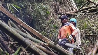 Cegah Banjir Bandang Terulang, BPBD Kota Batu Bersihkan Material Longsor di Curah Krecek