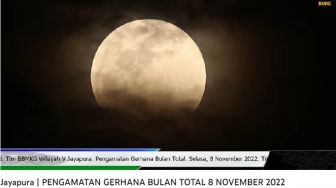 Gerhana Bulan Total Mulai Terlihat di Jayapura