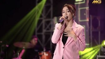 Lirik Lagu Rungkad - Cover Happy Asmara Trending di Youtube