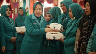 TP PKK Tanbu Terima Bantuan 26 Buah Timbangan Bayi