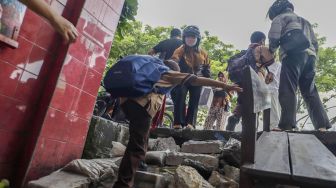 Soroti Akses SDN Pondok Cina 1 Depok Tertutup Trotoar Margonda, Warganet Colek Nadiem hingga Ridwan Kamil
