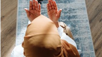 4 Doa yang Perlu Kamu Hafal untuk Menstabilkan Kesehatan Mentalmu