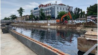 Pembatas Proyek Restorasi Sungai Sekanak Dan Sungai Lambidaro Roboh, Bikin Macet Palembang