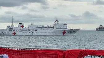 Kapal Rumah Sakit China Memasuki Teluk Jakarta di Hari Pahlawan