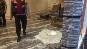 Kaca Pintu Hotel Sumi Pecah hingga Tanaman Hias Berserakan Buntut Amukan Massa Ojol di Taman Sari