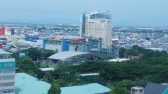 Story Nurul Nur Rahma Sebelum Jatuh Dari Lantai 18 Hotel Condotel Makassar: Hujan dan Lagu Sedih