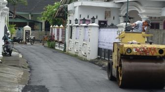 Jalan Depan Rumah Erina Diaspal Jelang Pernikahan, Netizen Minta Kaesang Nikahi Wanita di Setiap Kecamatan