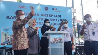 Pembayaran Diintegrasikan, Penumpang KAI Commuter Kini Bisa Langsung Naik Trans Jogja