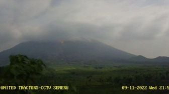 Waspada! Gunung Semeru Dua Kali Luncurkan Awan Panas Letusan