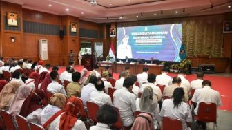 Terima Kontrak Kinerja 63 Kepala Puskesmas, Wali Kota Surabaya Minta Pelayanan Wajib Selesai Minimal 25 Menit