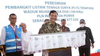Jelang KTT G20, Luhut Resmikan PLTS Terapung Milik PLN di Nusa Dua Bali