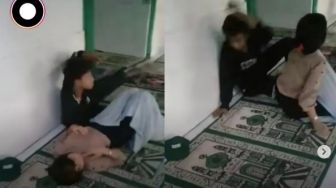 ABG Pacaran Sambil Tiduran di Musala, Warganet: Dikira Langsung Dapat Label Halal..