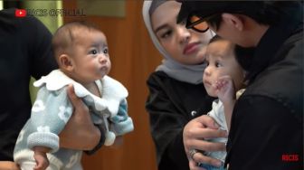 Momen Ria Ricis dan Aurel Hermansyah Tukeran Anak, Moana-Ameena Malah Gak Peduli