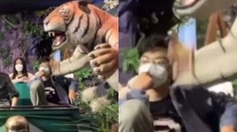 Wahana Seram Malah Jadi Komedi, Gigi Boneka Harimau Ini Copot
