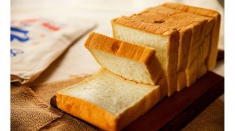 Tak Sengaja Makan Roti Buka Puasa Ibunya, Pemuda Lakukan Hal Ini yang Bikin Sang Adik Terenyuh