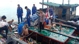 Bocor dan Nyaris Tenggelam, Kapal Sembako Akhirnya Karam di Pantai Kampung Mentok Lingga