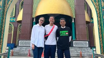 Ajak Istri Ikuti Kajian Subuh di Pekanbaru, Daniel Mananta: Terus Bangun Hubungan dengan UAS