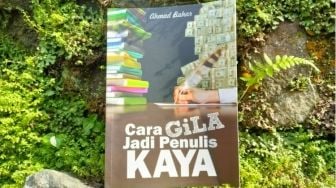 Ungkap Rahasia Penulis Sukses dalam Buku 'Cara Gila Jadi Penulis Kaya'