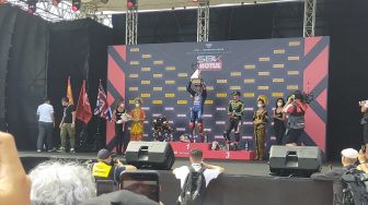 Toprak Razgatlioglu Juara Race 2 WSBK Mandalika 2022, Alvaro Bautista Juara Dunia