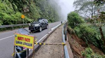 Tebing Akses ke Cemoro Sewu Longsor 15 Meter, Pengendara Diminta Hari-hati