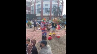 Antusiasme Warga "Serbu" Bazar Kopassus Di Cijantung